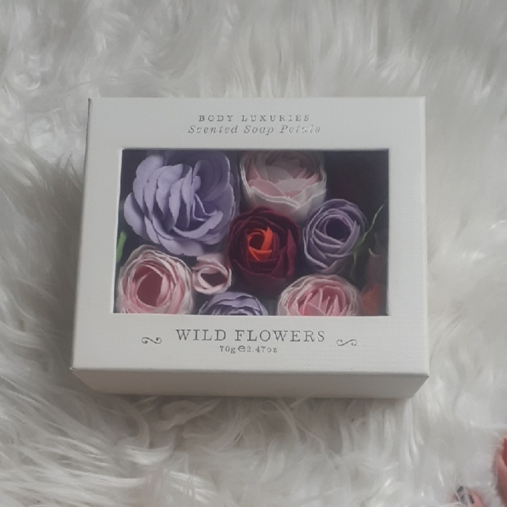 Body Luxuries Scented Soap Petals Wildflowers 🌺 🌸💐